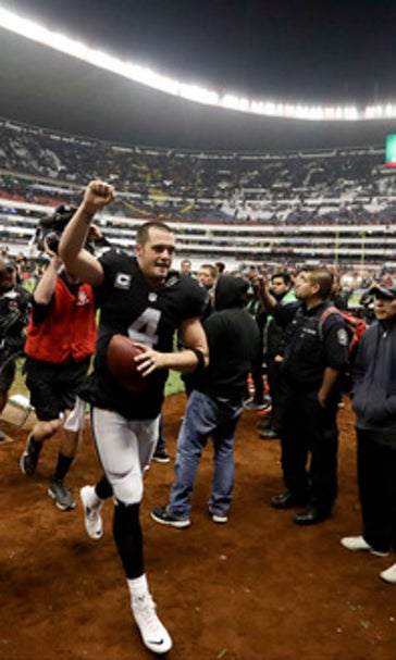 Carr helps Raiders rally past Texans 27-20 in Mexico City